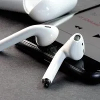 Беспроводные наушники AirPods для любых iPhone